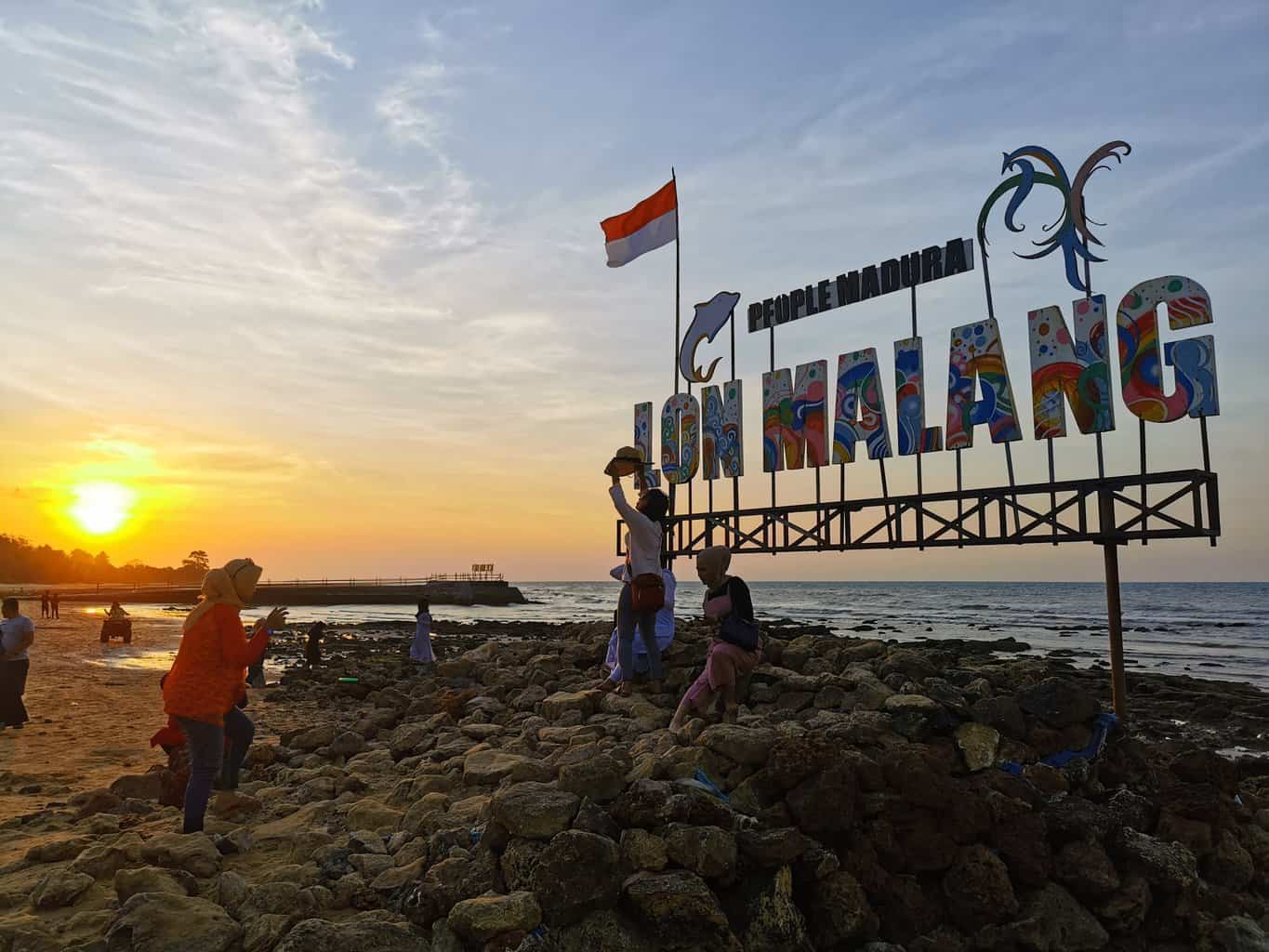 pantai lon malang, sampang madura
