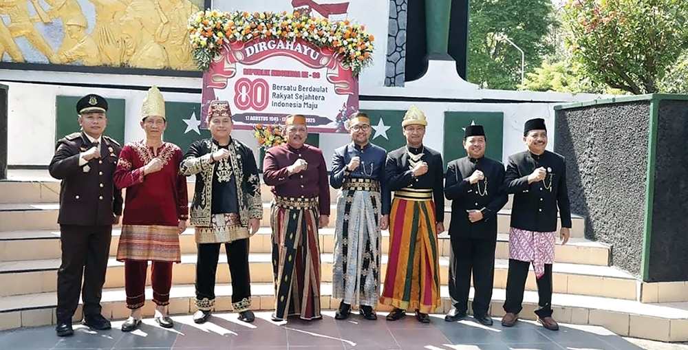 SEMANGAT: Pimpinan DPRD Kabupaten Nganjuk setelah upacara HUT ke-80 Kemerdekaan RI.