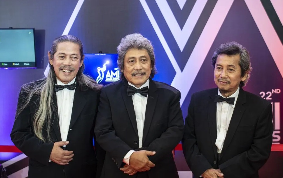 Acil Bimbo, paling kiri, bersama Sam dan Jaka