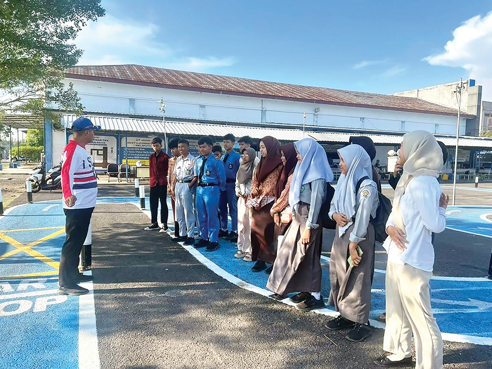 MAYORITAS GAGAL: Pemohon SIM C di kalangan pelajar gagal saat ujian praktik. Polisi minta ortu waspada.