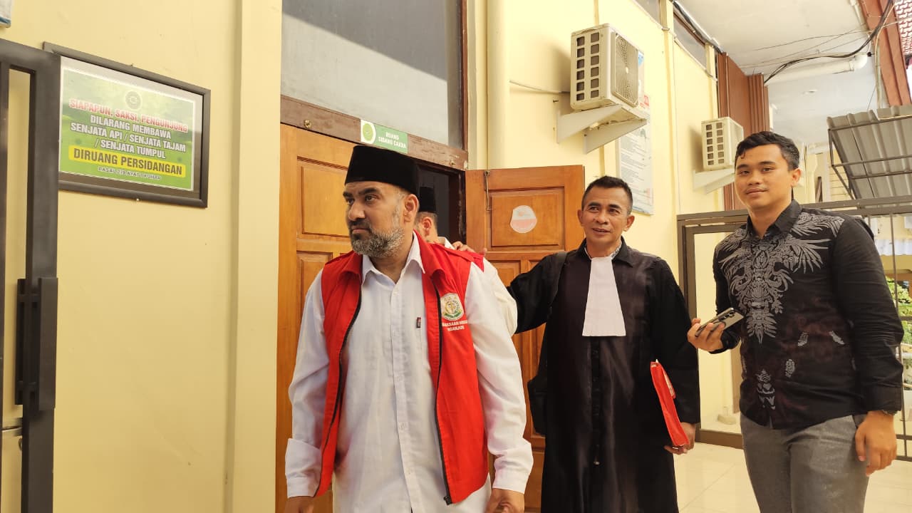 Terdakwa Zaker dan Erfan menjalani sidang kasus pencurian di PN Kabupaten Nganjuk