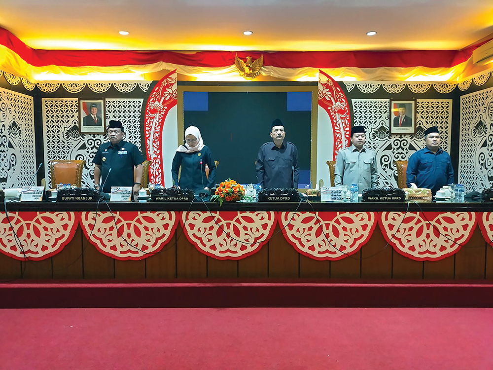 BAHAS PAK APBD 2025: Ketua DPRD Nganjuk Tatit Heru Tjahjono memimpin rapat paripurna.