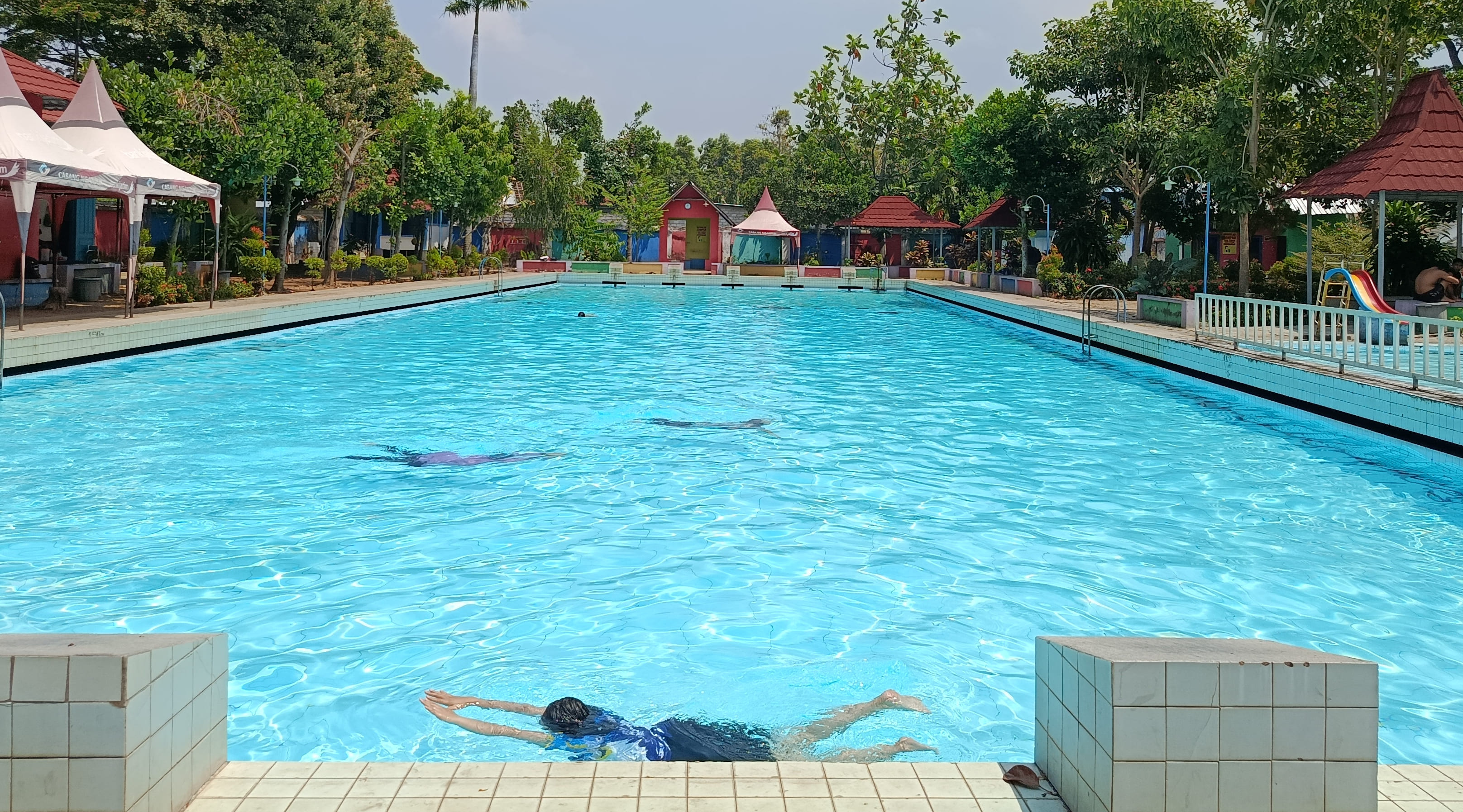 Tanpa kaporit kolam renang Sri Tanjung Wisata Tirta menjadi daya tarik pengunjung