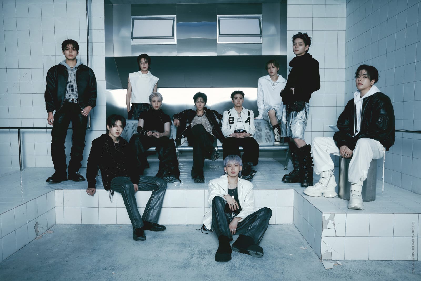 TREASURE Visual Photo: Metal Ver.