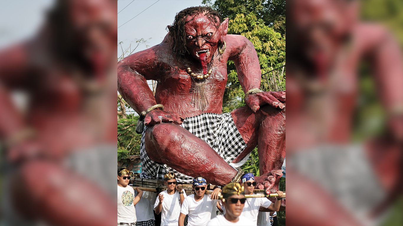 SERAM: Ogoh-ogoh Kelurahan Banaran bikin penonton karnaval terpukau.