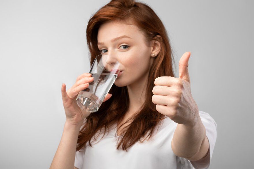 Minum Air di Rumah Terasa Lebih Enak Daripada di Luar