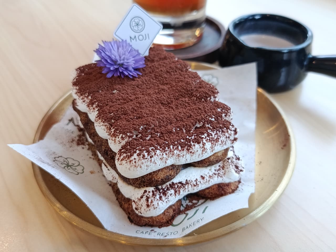 Tiramisu cake adalah hidangan penutup asal Italia yang sedang kekinian di Kabupaten Nganjuk