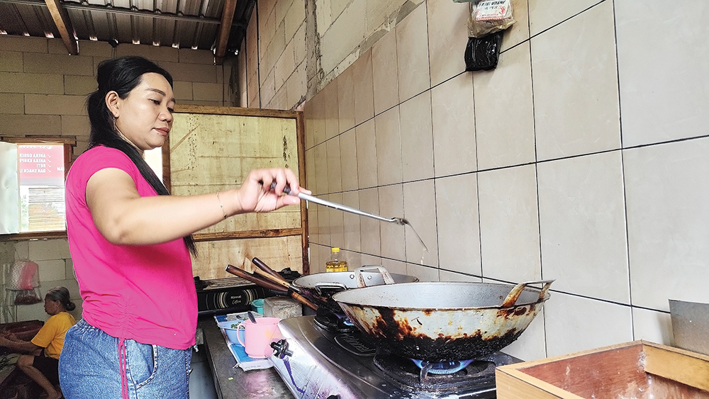 Menu aneka sambal di sana bisa membuat lidah bergoyang.