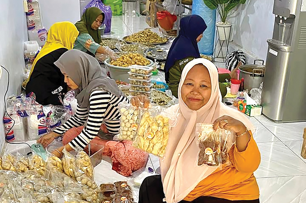 ULET: Umi Asih menerima pemesanan cilok secara online maupun offline.