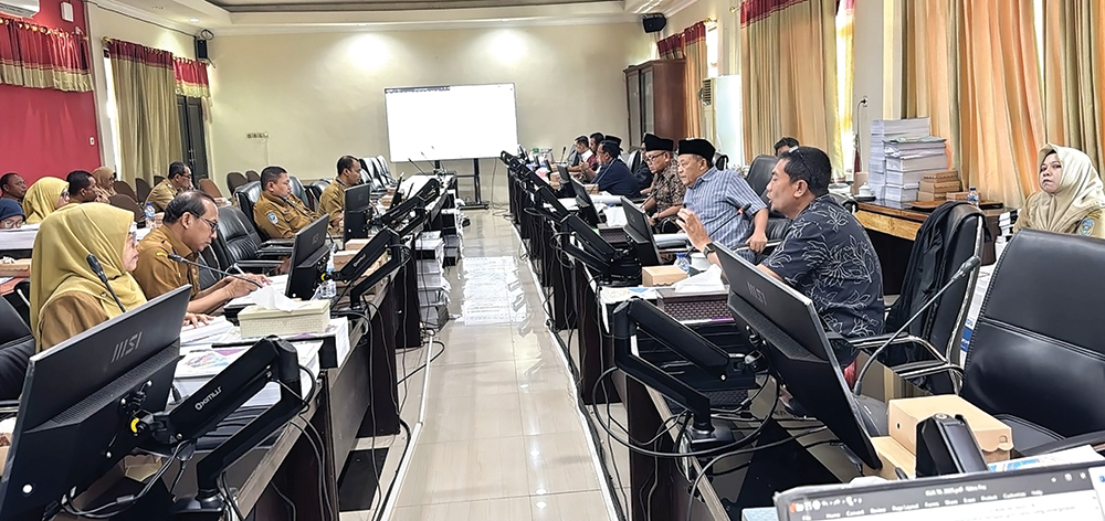 UNTUK WARGA: Tim anggaran pemkab dan badan anggaran DPRD bahas KUA-PPAS ABPD.