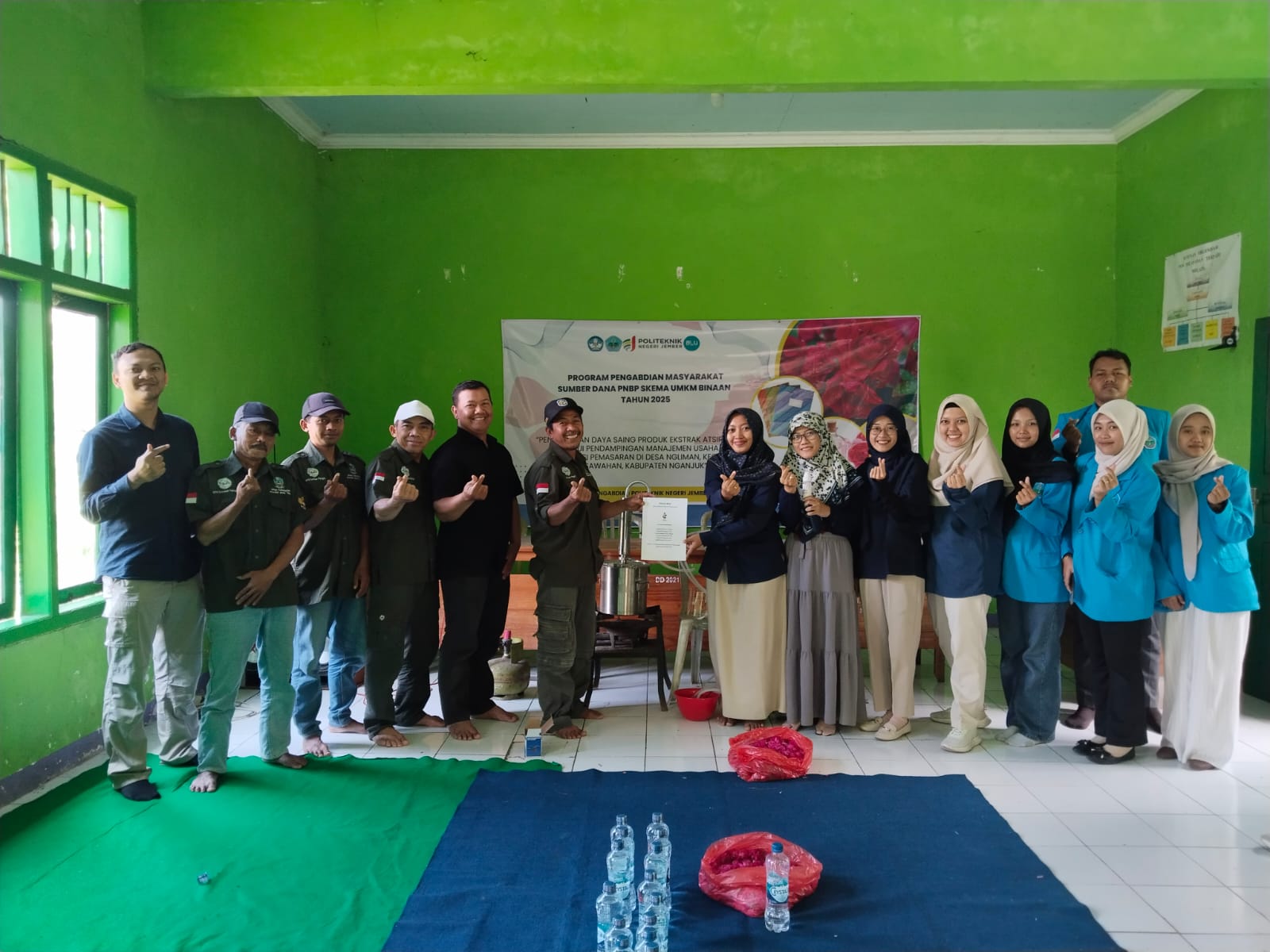 Politeknik Negeri Jember Beri Pelatihan Petani Mawar di Nganjuk untuk Tingkatkan Produksi Atsiri dan Pemasaran Digital