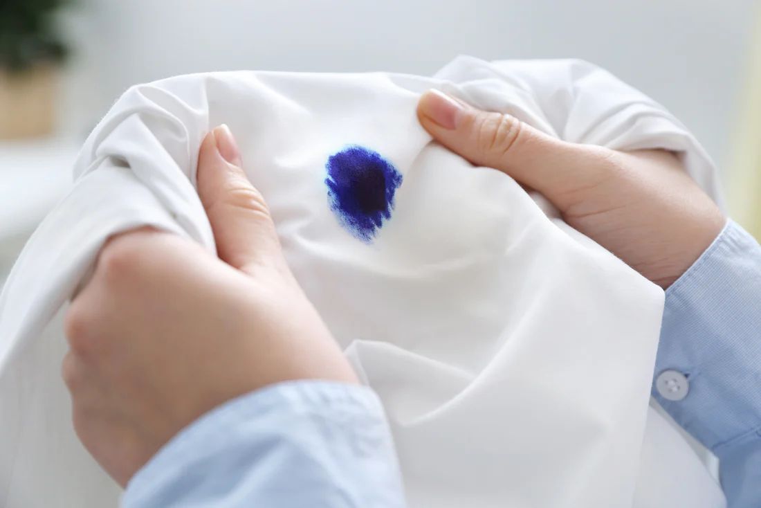 Noda Tinta pada Baju dapaty Dibersihkan dengan Bahan di Rumah