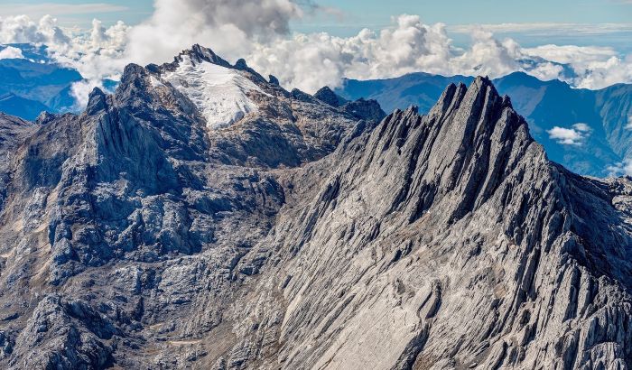 puncak jaya papua indonesia