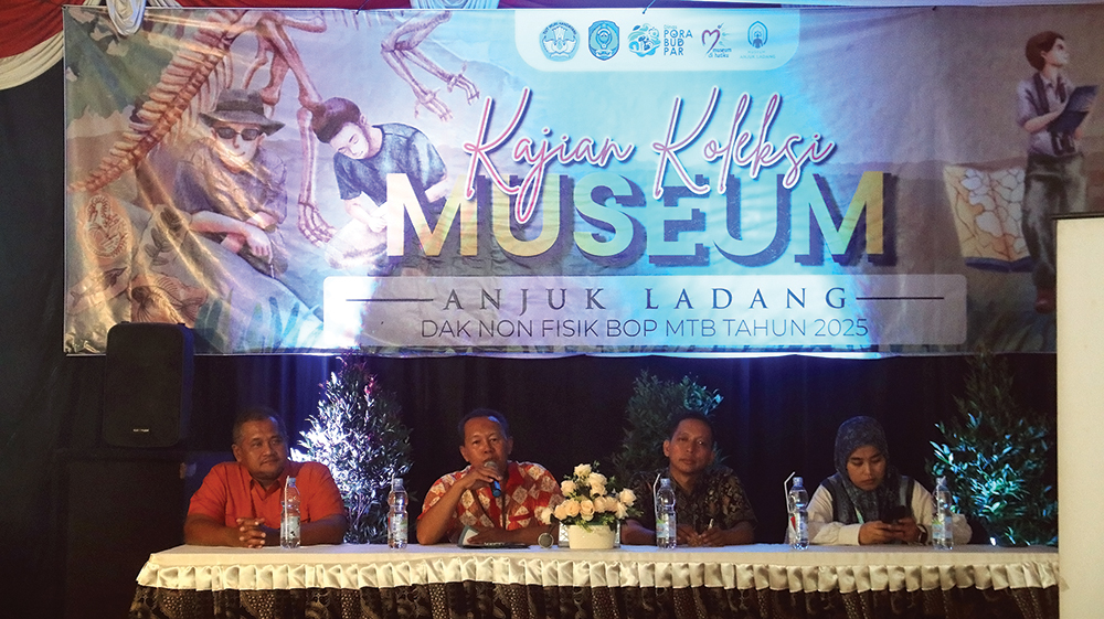 GAYENG: Narasumber seminar menjelaskan tentang kekayaan Geopark di Kabupaten Nganjuk.