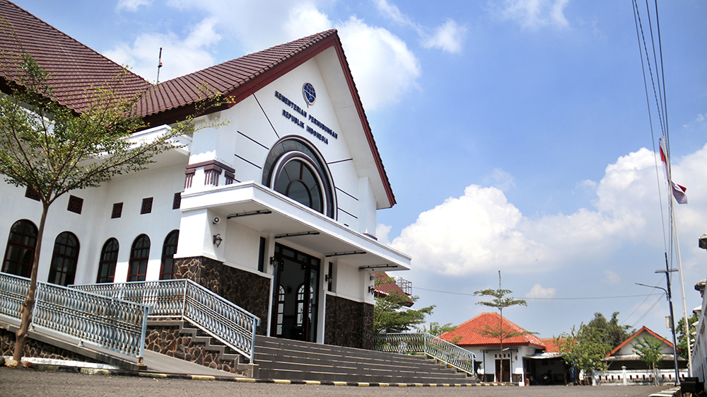 SPOT SELFIE: Stasiun Sukomoro tidak melayani calon penumpang karena tidak ada kereta api yang berhenti di sana. Warga Kabupaten Nganjuk dan sekitarnya sering selfie di Stasiun Sukomoro
