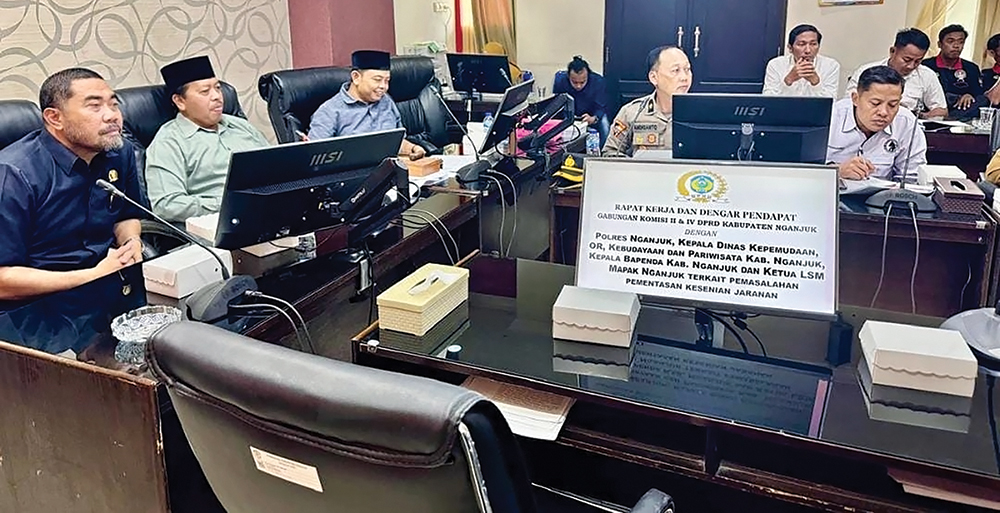 RAPAT KERJA: Anggota DPRD Kabupaten Nganjuk saat membahas persoalan warga.