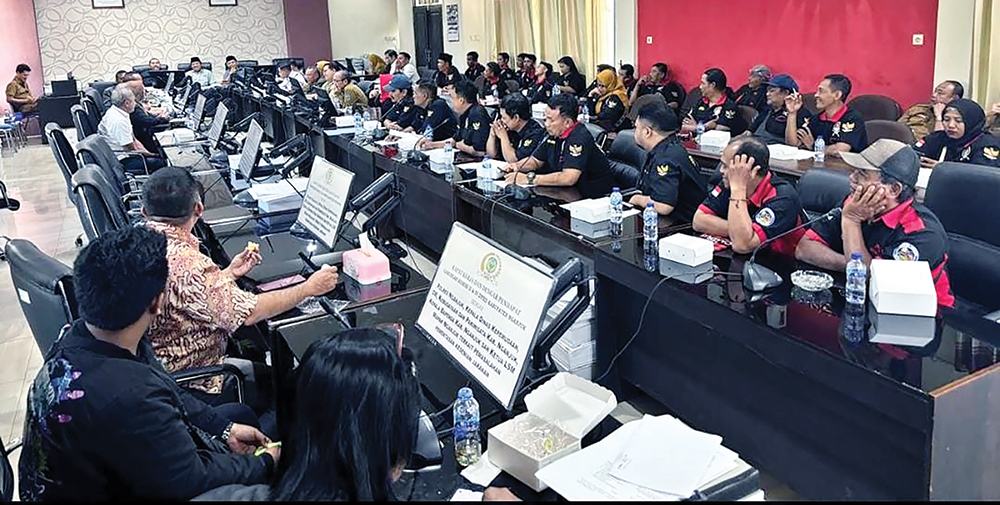 UNTUK WARGA: Wakil rakyat mencari solusi persoalan warga. Mereka segera bahas  PAK APBD.