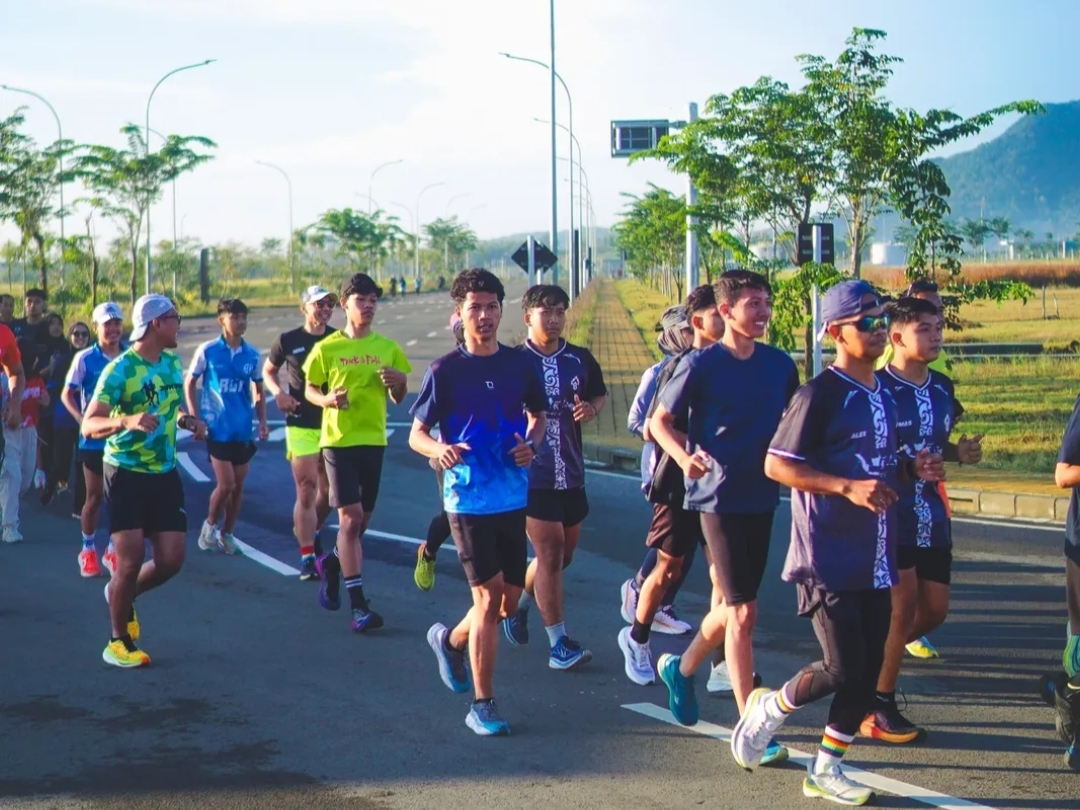 Warga Kediri berlari pagi