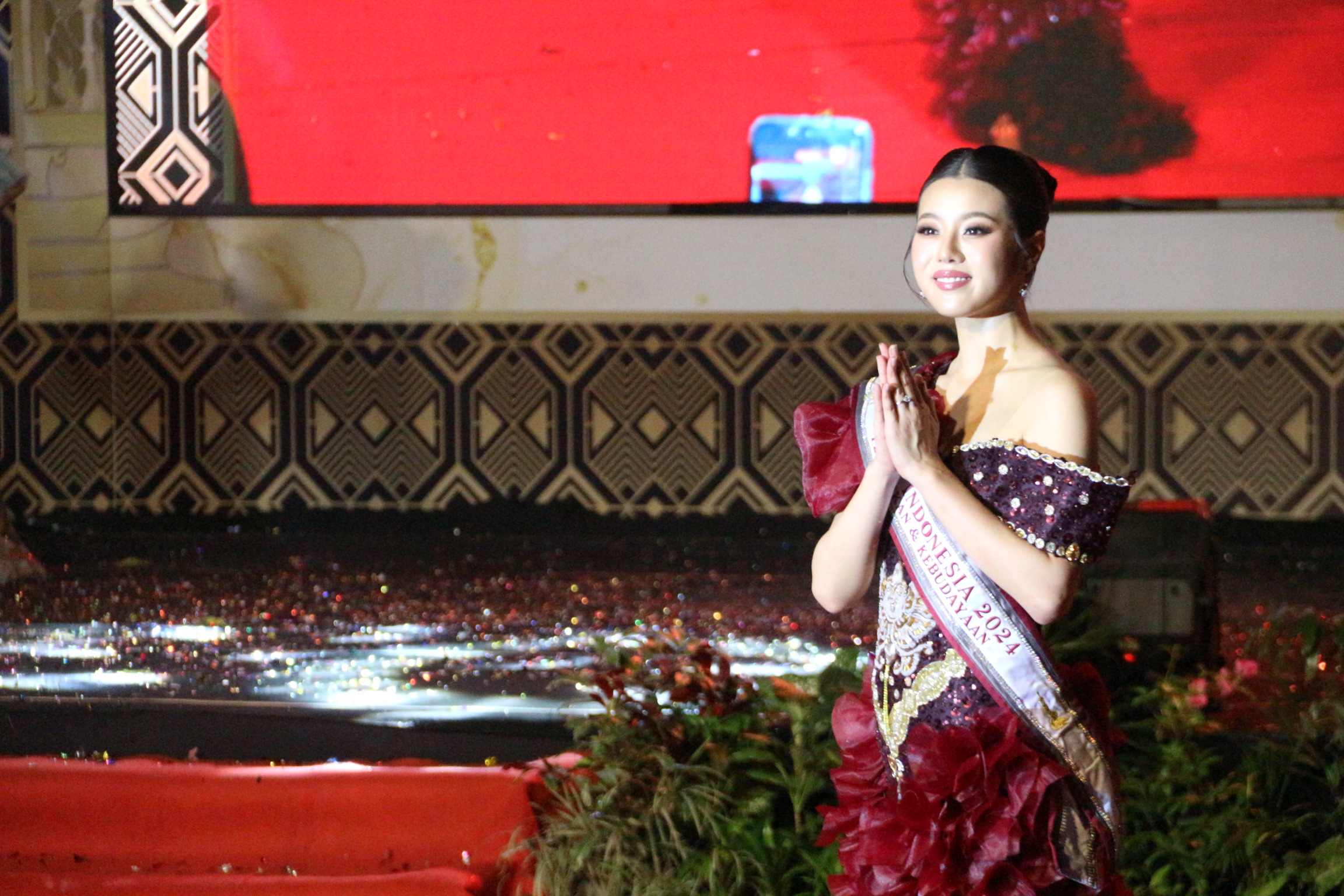 Melati Tedja Pukau Penonton Sparkling Nganjuk Carnival 2025