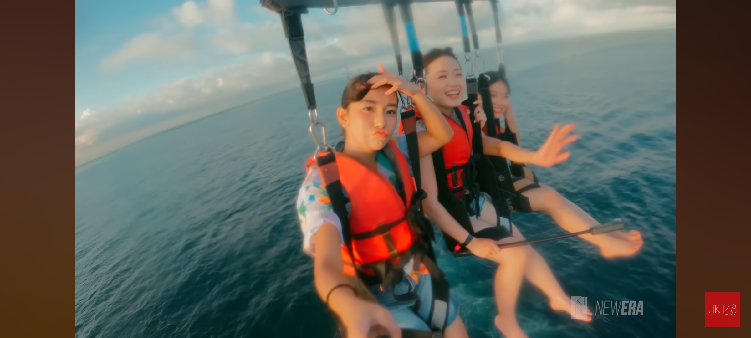 Permainan ekstrem di video Oh My Pumkin ini menggambarkan keseruan liburan di musim panas