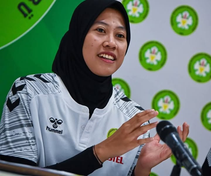Megawati Hangestri Pratiwi saat melakukan kontrak dengan Manisa BBSK. Sayang karena jadwal pertandingan timnas, kontrak tersebut kini sudah berakhir