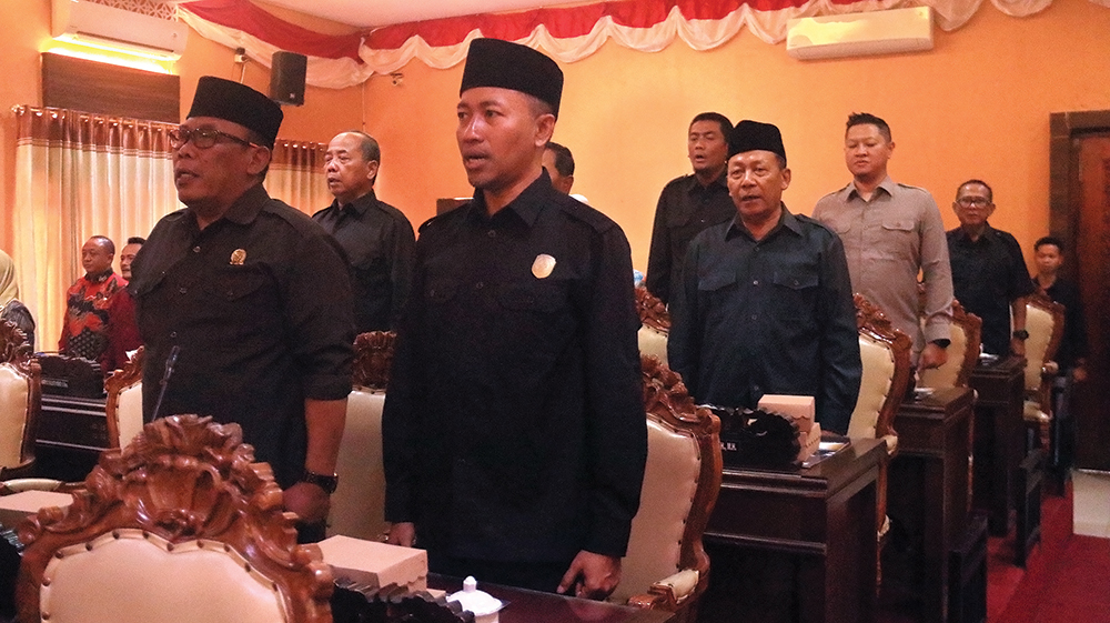 BERJUANG UNTUK RAKYAT: Anggota DPRD Kabupaten Nganjuk menghadiri rapat paripurna.