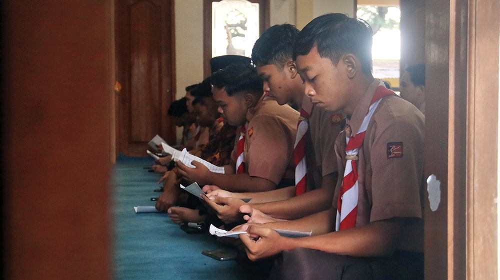 ISTIGHOTSAH: Siswa kelas XII Smasa berdoa untuk hadapi TKA.