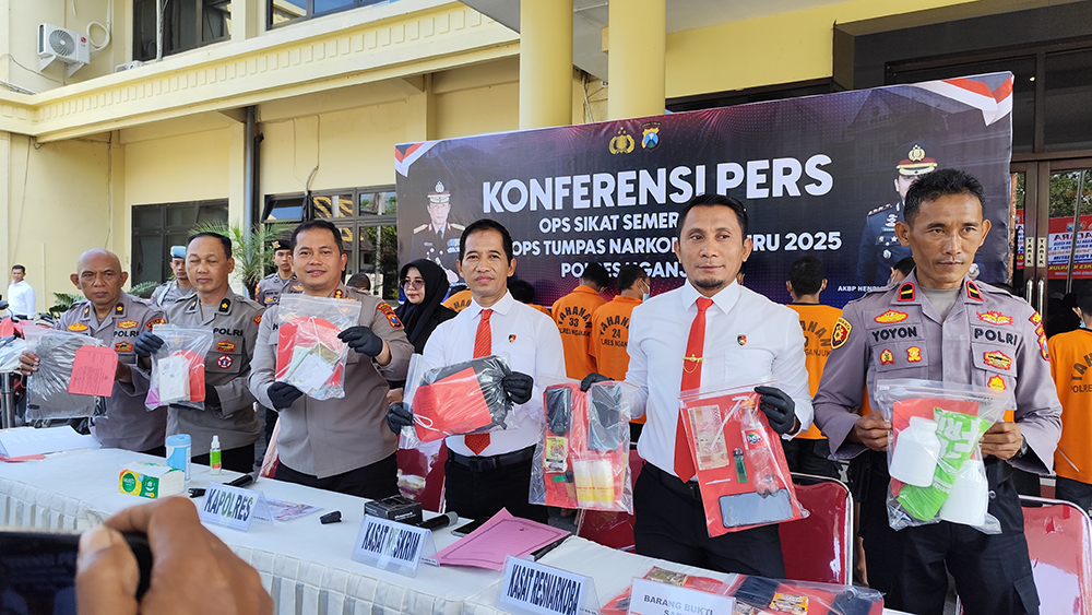 Barang bukti yang disita berupa sabu seberat 10,93 gram, 7.222 butir pil orkebaya dan uang tunai Rp 590 ribu.