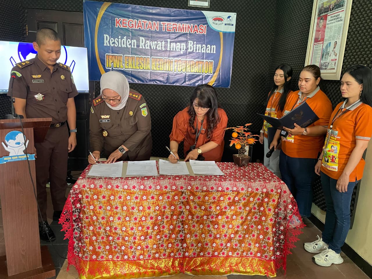 Kejaksaan Nganjuk melakukan restorative justice pada dua pengguna narkoba