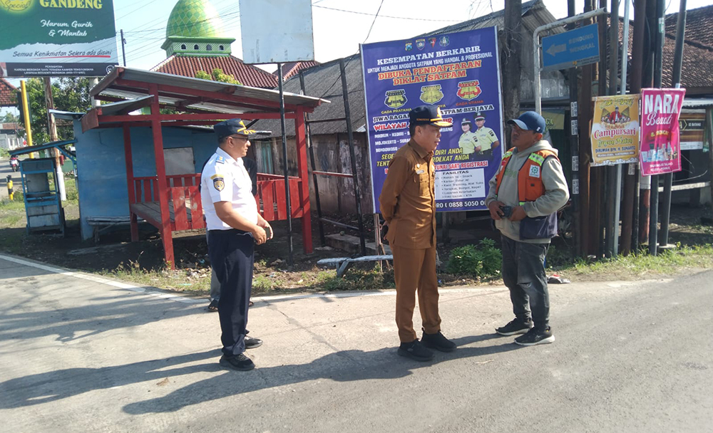 Jalan Ngangkatan&ndash;Gondang ditutup total. Penutupan mulai 3 November hingga 15 Desember 2025.