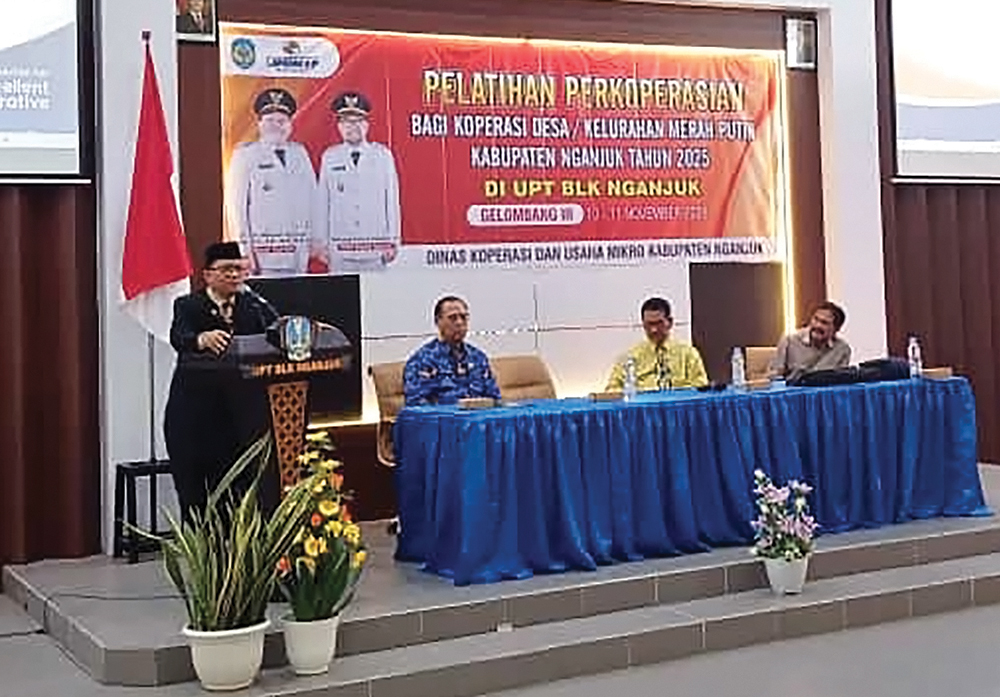 PELATIHAN: Sekda Nur Solekan membuka pelatihan Perkoperasian yang digelar Dinkop UM Kabupaten Nganjuk.