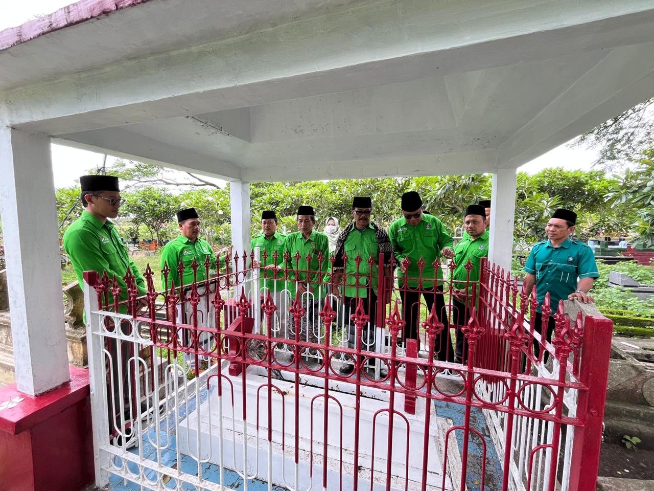 DPC PKB Nganjuk melakukan ziarah di Makam Marsinah