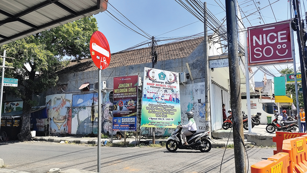Operasi tahun ini akan fokus pada 8 pelanggaran prioritas, mulai pengendara yang berboncengan lebih dari 1 orang, pengendara di bawah umur, tidak memakai helm SNI, hingga main ponsel saat berkendara.