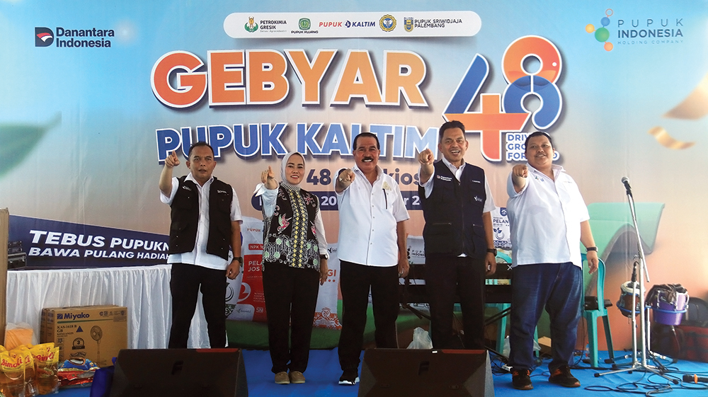 GEBYAR PUPUK KALTIM KE-48: Dewan Komisaris Pupuk Kaltim Azis Samua (tengah) mempertegas komitmen Pupuk Kaltim dukung pertanian nasional.