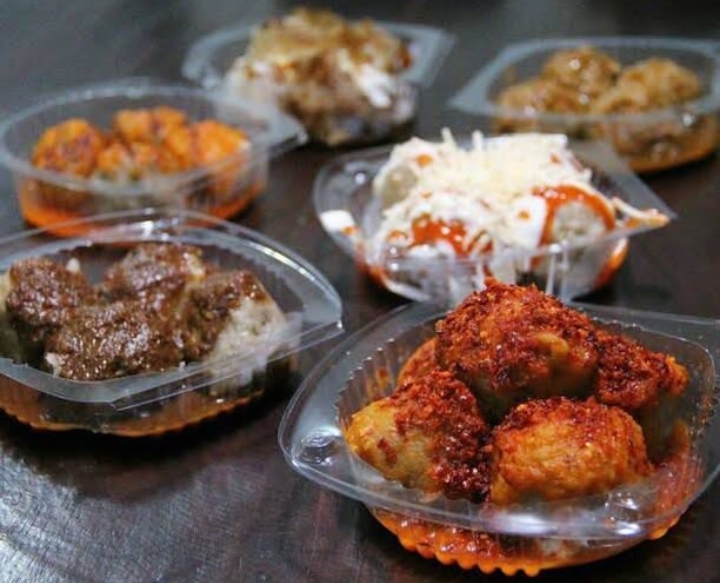 Pentol Gila, jajanan kekinian dengan varian rasa dan level pedas ekstrem