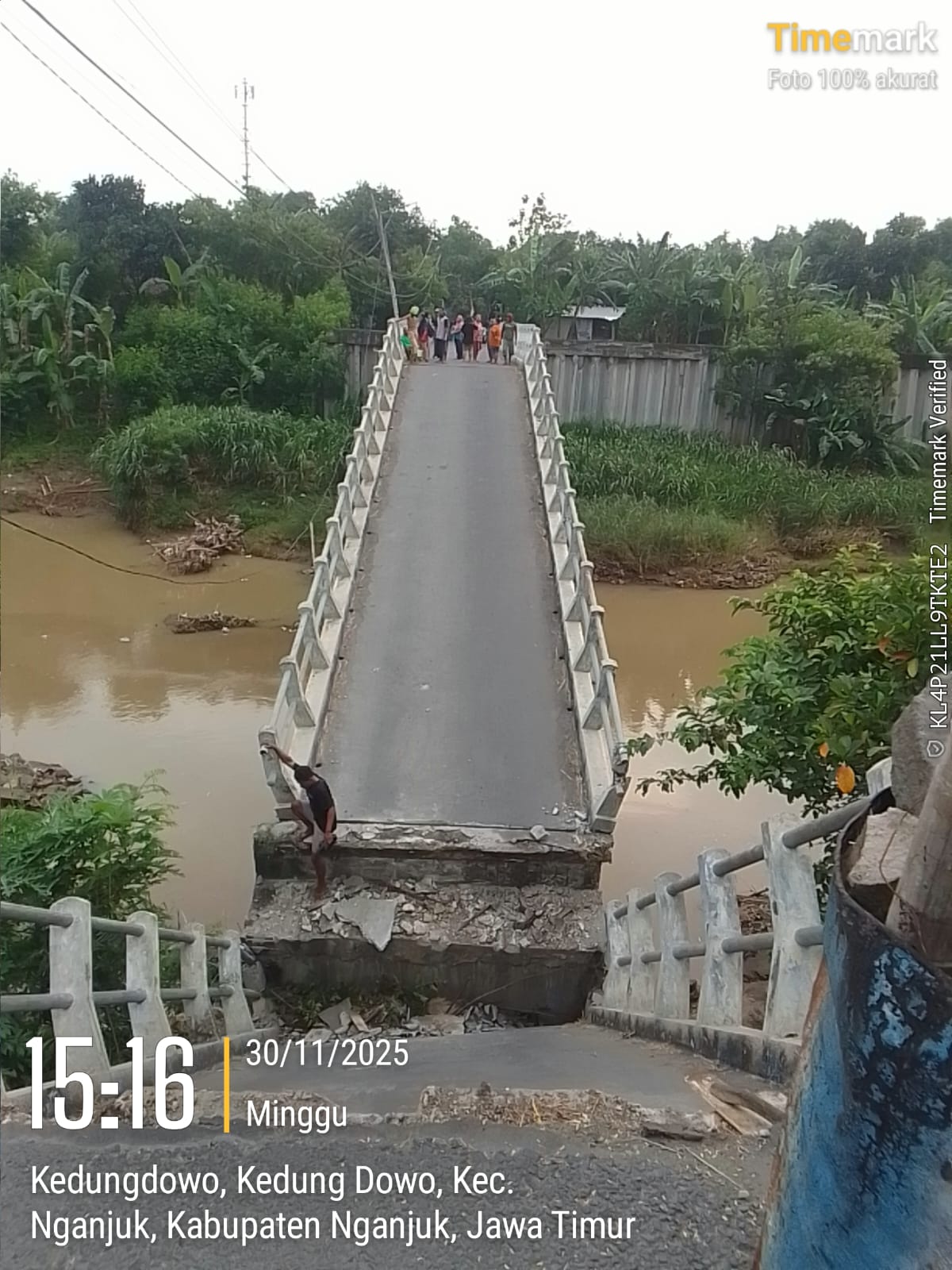Jembatan Kedungdowo di Kecamatan Nganjuk ambruk