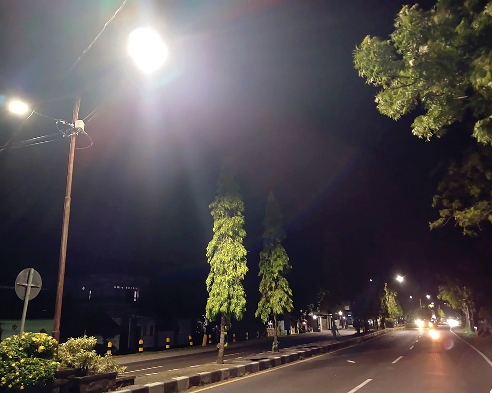 TERANG BENDERANG: Lampu PJU di ring road kembali menyala setelah dishub dan pemkab bersinergi dengan Dishub Jatim dan Kemenhub.