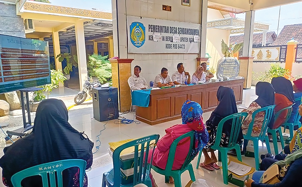 SOSIALISASI: Kepala DPRKPP Mashudi Nurul Huda sosialisasi rumah khusus di Sendangbumen.