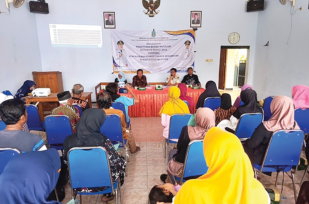 BERMANFAAT: Kepala DPRKPP Mashudi Nurul Huda menjelaskan tentang rusus di Desa Pisang.