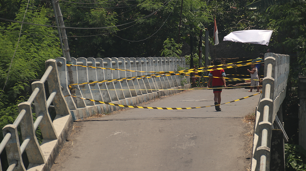 Bupati Nganjuk Marhaen Djumadi memberi peringatan kepada kontraktor yang mengerjakan proyek milik pemerintah.