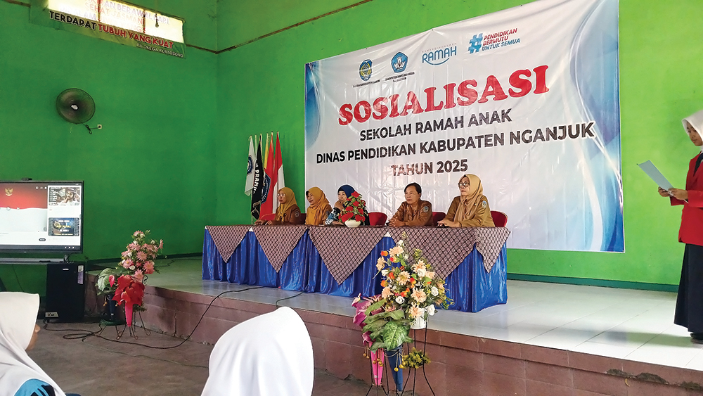 LINGKUNGAN AMAN: Narasumber menjelaskan tentang SRA untuk siswa.