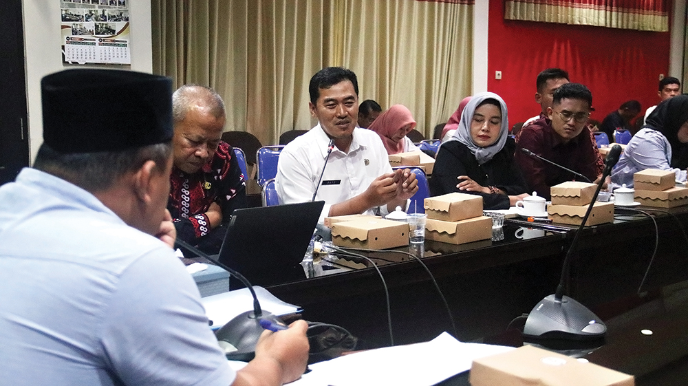 Mulai tahun depan, Pemerintah Kabupaten (Pemkab) Nganjuk akan semakin berhemat. Polo pendem dan air mineral akan jadi menu rapat.