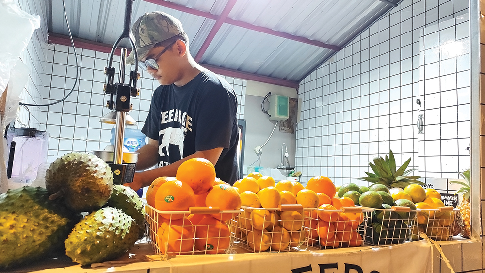 BUKA LAGI: Paguyuban pedagang kaki lima diberdayakan untuk menghidupkan SFF yang mati suri.