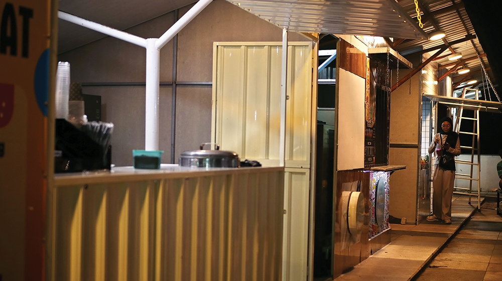 BUKA LAGI: Paguyuban pedagang kaki lima diberdayakan untuk menghidupkan SFF yang mati suri.