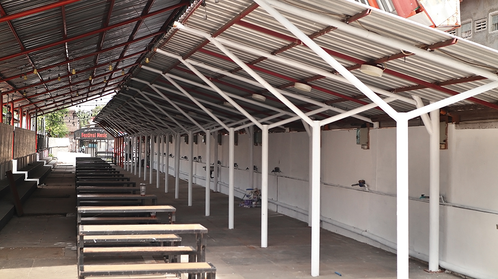 KOSONG MELOMPONG: Stan di Slumbung Food Festival (SFF) sebelah barat belum ada pedagang yang berjualan hingga kemarin.