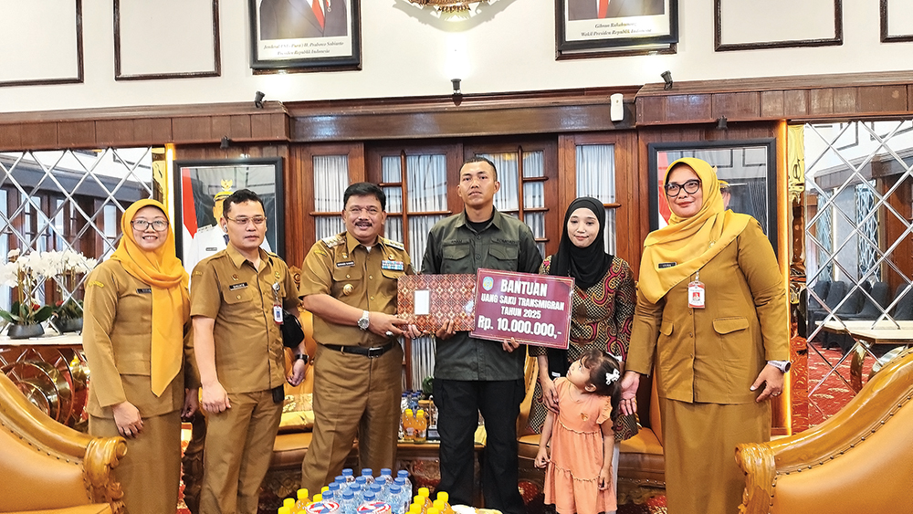 Adam mendapat bantuan dari Pemkab Nganjuk.