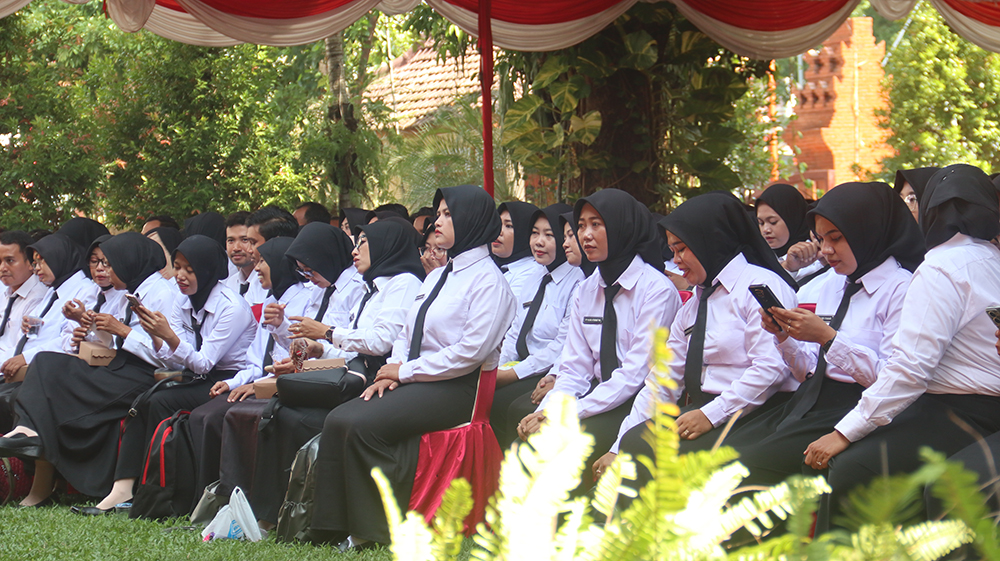 Pelantikan Paruh Waktu Tunggu Bupati Marhaen