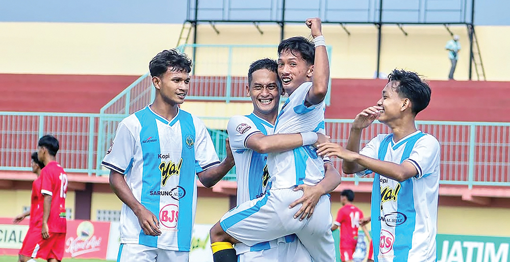 PERKASA: Pemain Persenga rayakan gol ke gawang Blitar Poetra. Singo Barong dan Nganjuk Ladang FC lolos babak 32 besar.