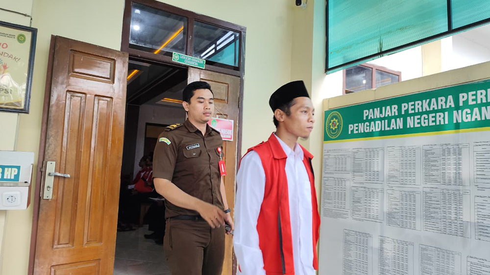 Sidang aksi perampokan bersenjata pisau di minimarket Indomaret Jalan Raya Kediri&ndash;Nganjuk, Desa Loceret, Kecamatan Loceret.