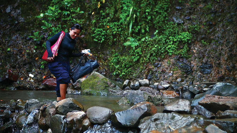Mereka bisa bermain air yang jernih dan mandi di sana.